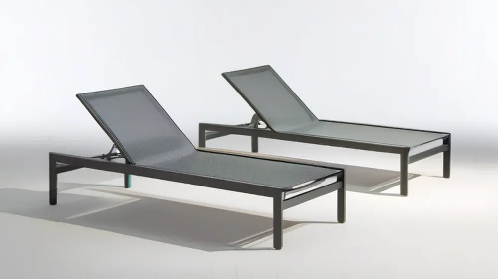 Zestaw 2 regulowanych leżaków ogrodowych z aluminium i siatki Textilene, szaro-czarnych, 200 × 65 × 32 cm
